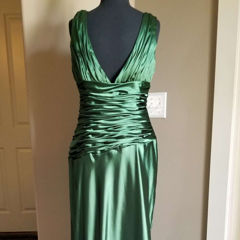 Private label emerald gown dress 12 - Picture 3 of 8